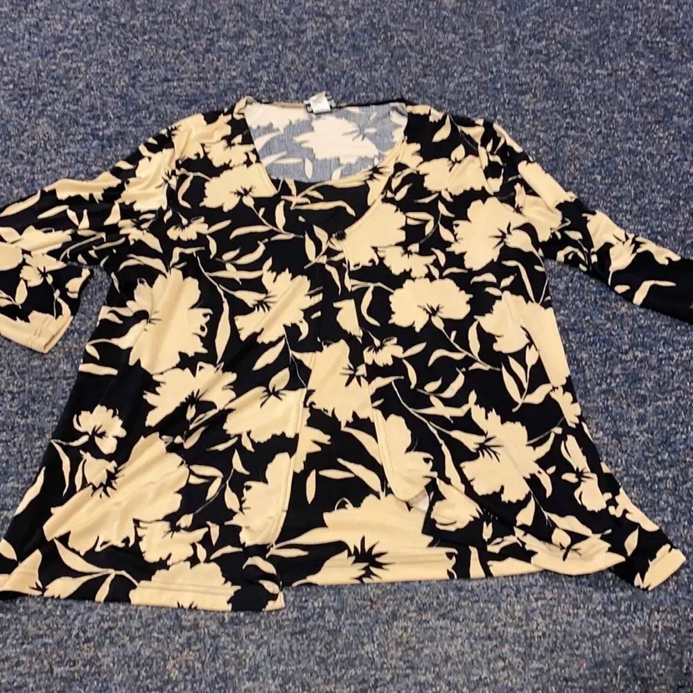 Fashion Bug 2 pc. Cardigan top sz. 1X